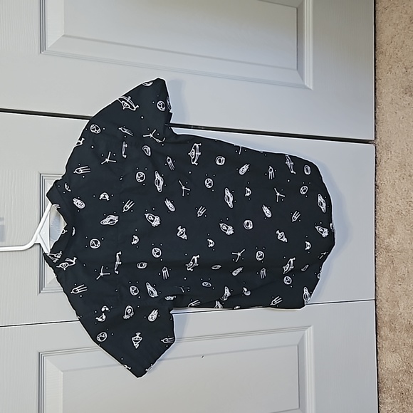 Boys short sleeve button down- Space themed. Size Small - Picture 6 of 7